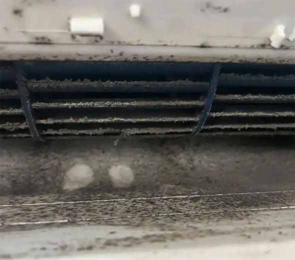 信阳市空调吹的风有股烧焦味是怎么回事